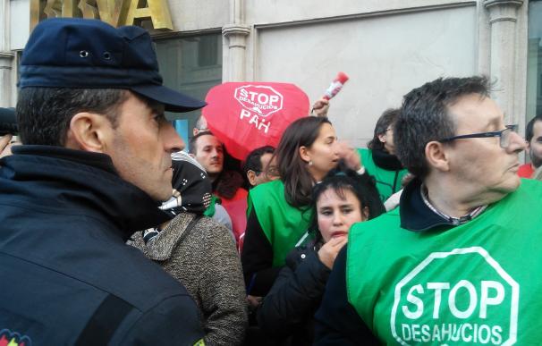 A juicio el hijo de una mujer desahuciada en Madrid por tratar de frenar el desalojo