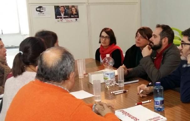 Elena Cortés (IU) se reúne en Puente Genil con representantes sindicales de varias empresas