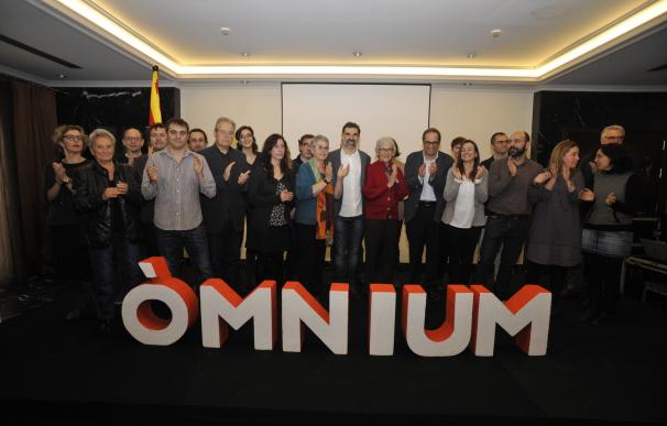 Òmnium Cultural agradece la "generosidad" de Junts pel Sí y la CUP para alcanzar el acuerdo