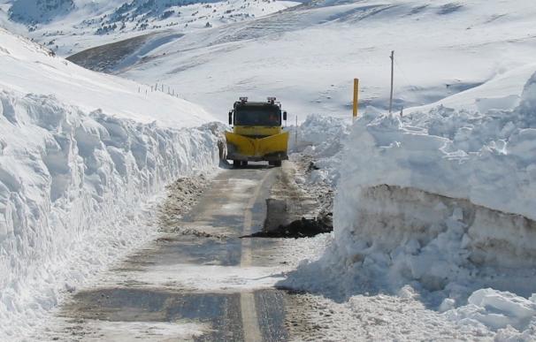 El temporal de nieve obliga a suspender 13 rutas escolares en la provincia de Huesca