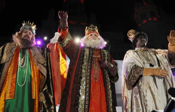 Los Reyes Magos recorren el jueves Galicia para escuchar las últimas peticiones y repartir toneladas de caramelos