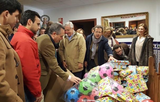 La campaña de NNGG 'Ningún niño sin juguete' recaba "más de mil" regalos para los niños desfavorecidos