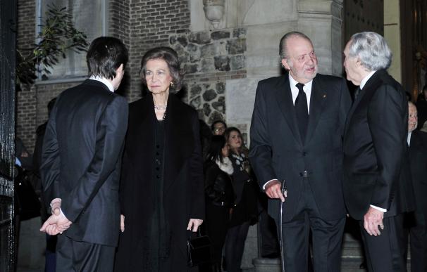 Los Reyes Juan Carlos y Sofía reaparecen juntos en el funeral de Sánchez Asiaín