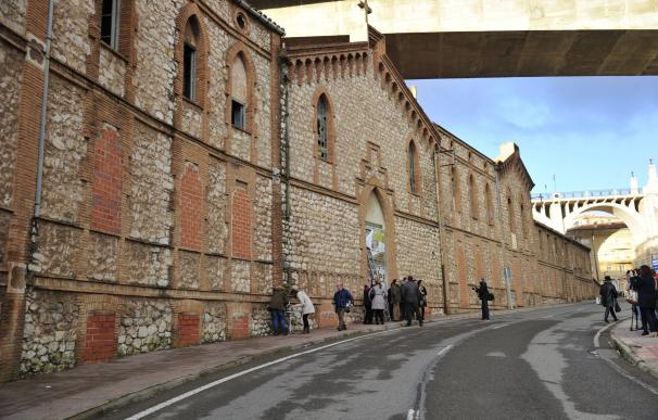 Ayuntamiento de Teruel y vecinos celebran el final del proceso administrativo para rehabilitar el antiguo asilo