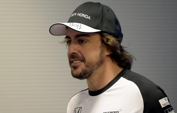Fernando Alonso prevé una mejora de dos segundos en su McLaren / AFP