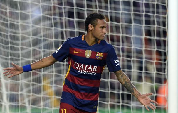 Los equipos de Manchester planean hacer una oferta récord por Neymar. / AFP