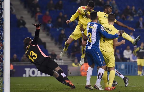 Musacchio rascó un empate para el Villarreal en Cornellá / AFP