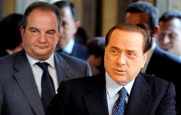 Silvio Berlusconi, primer ministro de Italia (d)
