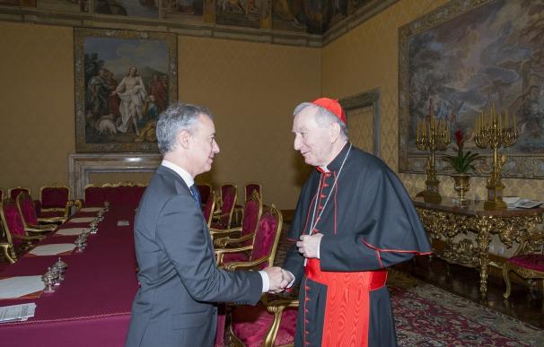 Urkullu traslada al cardenal Parolin una invitación para que el Papa visite Euskadi y le expone los ejes de su Gobierno