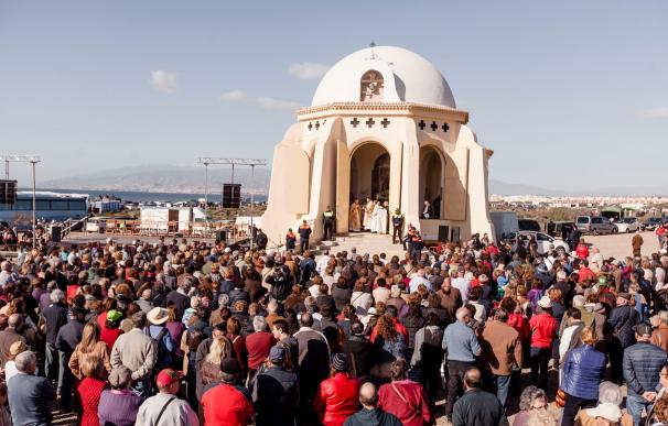 Miles de personas muestran su devoción a la Patrona en la Romería a Torregarcía