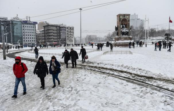 Una glacial ola de frío en Europa provoca al menos 24 muertos