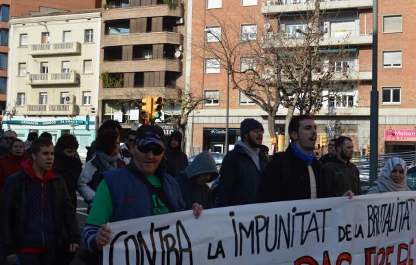 El padre de un joven de Lleida denuncia la agresión de un policía local a su hijo