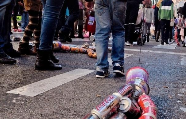 Más de 30.000 personas participan en el arrastre de latas de Algeciras para llamar a los Reyes Magos