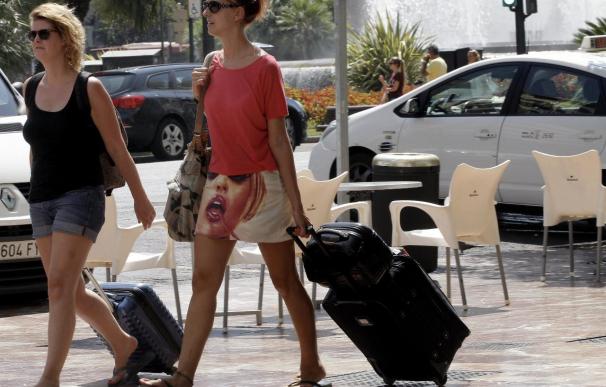 Récord de turistas extranjeros en julio, aunque caen las noches en hoteles