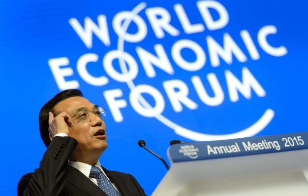 Li asegura en Davos que China mantendrá un crecimiento medio alto