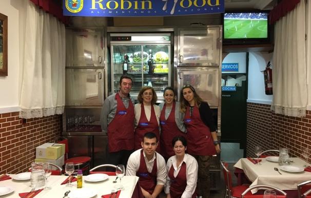 El restaurante 'Robin Hood' del padre Ángel da de cenar a unas mil personas sin hogar en una semana