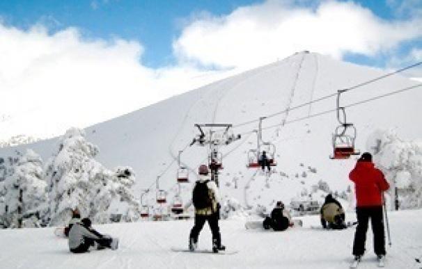 Abren las pistas de esquí del Puerto de Navacerrada gracias al frío de los últimos días