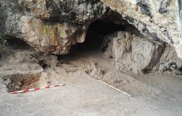 Hallan herramientas neandertales de hace 40.000 años en una cueva de Cubelles (Barcelona)