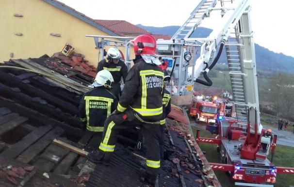 Un incendio causa daños en la cubierta del convento del monasterio de La Canal de Vega