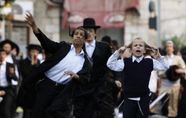 Los ultraortodoxos judíos protestan contra la apertura de un aparcamiento en la festividad del Sabbath | Reuters