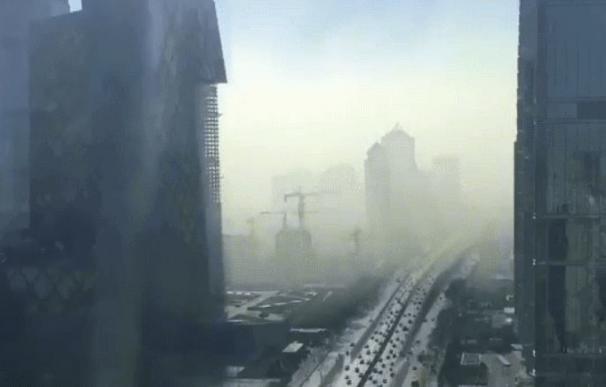 Un vídeo muestra cómo la contaminación hace desaparecer Pekín en tan sólo 20 minutos