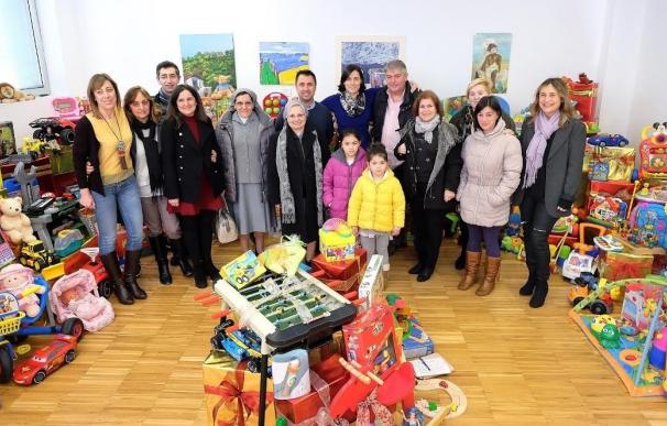 250 niños y siete entidades sociales recibirán los juguetes donados por los vecinos esta Navidad