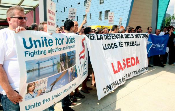 Los empleados de La Seda hacen huelga para reclamar el cobro de salarios y volver al trabajo