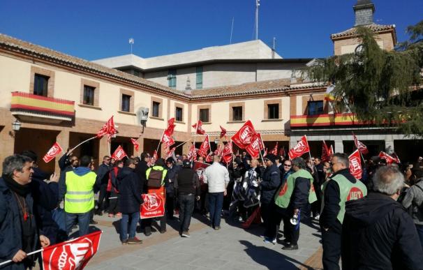Un centenar de trabajadores de Auto Periferia participa en la concentración en Las Rozas para pedir mejoras laborales