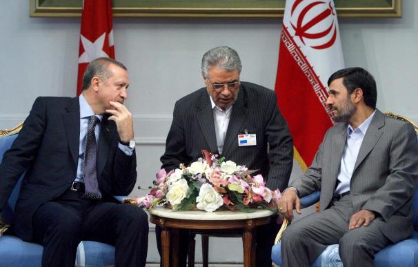 El presidente iraní y el primer ministro turco expresan el deseo de ampliar la cooperación