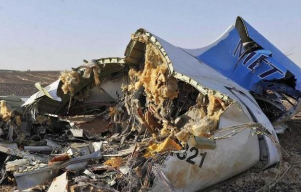 Restos del avión Airbus A321 que estalló en la península del Sinaí