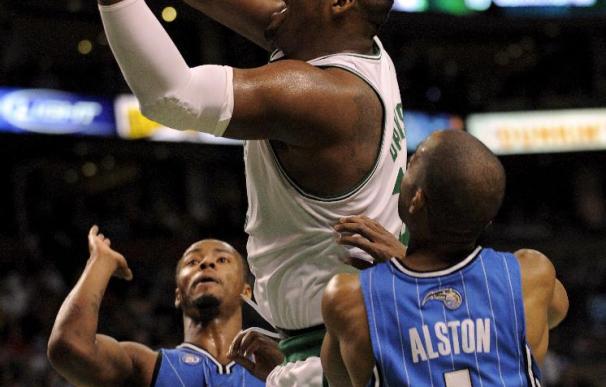 Mal comienzo para los Celtics, se lesionó Davis en una pelea con amigo