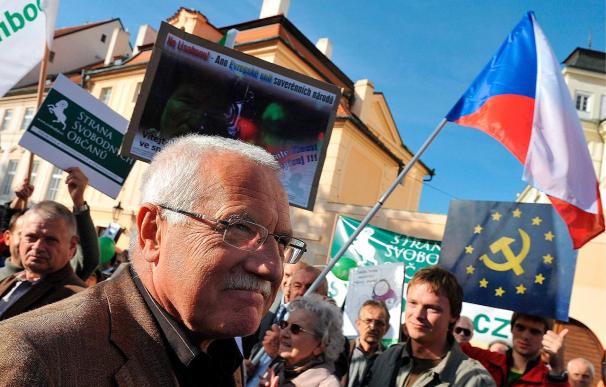 El Constitucional checo tenía previsto evaluar el martes el recurso que bloquea la aprobación del Tratado de Lisboa