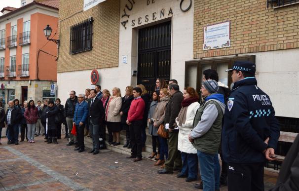 Guardan en Seseña un minuto de silencio por la mujer fallecida este fin de semana en El Quiñón