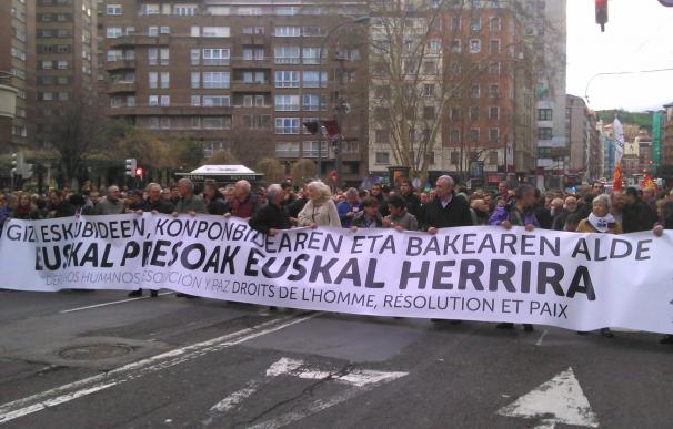 Miles de personas marchan por Bilbao para reclamar el fin de la dispersión y por los derechos de los presos