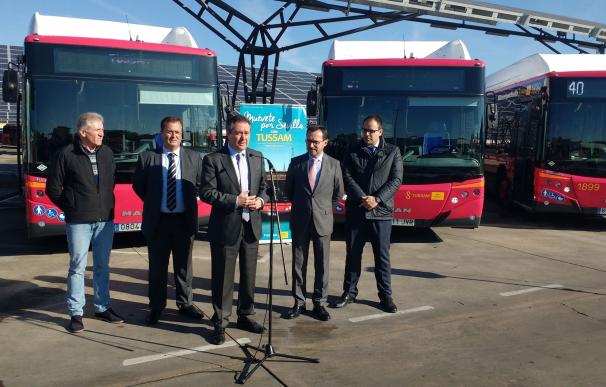 Tussam pone en servicio 15 autobuses propulsados por gas natural que reducirá 14 toneladas de CO2 al año