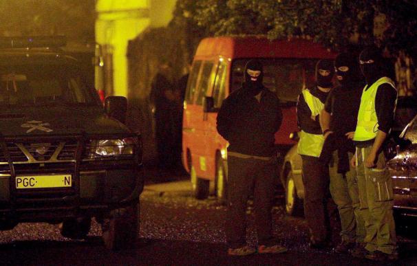 El depósito hallado en Francia tenía armas y material para coches-bomba