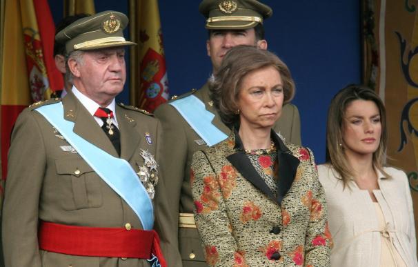 Los Reyes presiden el desfile de la Fiesta Nacional en Madrid