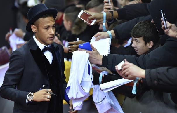 Brazil and FC Barcelona forward Neymar signs autog
