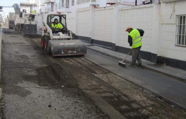 Comienza en Carmona un plan de asfaltado que incluye la mejora de veinte calles