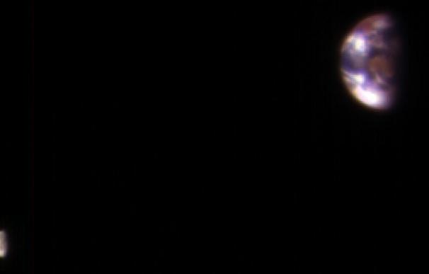 La NASA publica una imagen de la Tierra y la Luna tomada desde Marte