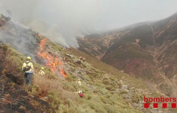 El incendio de Garòs (Lleida) ha quemado unas 400 hectáreas de pastos de montaña