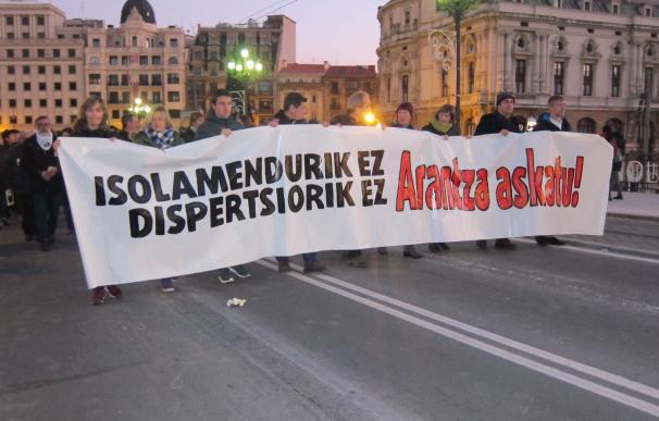 Cientos de personas denuncian la situación de "ilegalidad" que padece la abogada de presos de ETA Arantza Zulueta