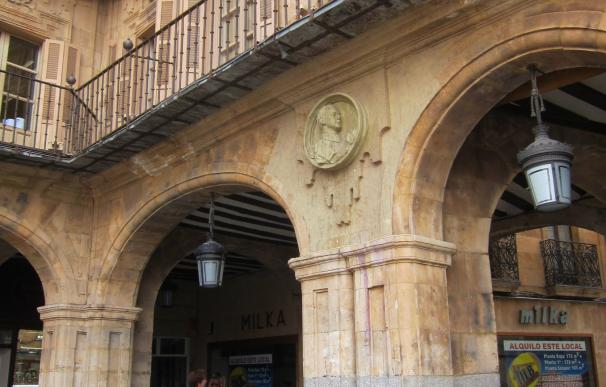 Patrimonio afirma que el medallón de Franco carece de "razones" para mantenerlo en la Plaza Mayor de Salamanca