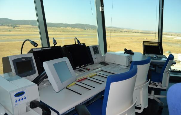 Técnicos del aeropuerto de Ciudad Real trabajan en el plan 'Listos para volar' para iniciar la actividad aeroportuaria