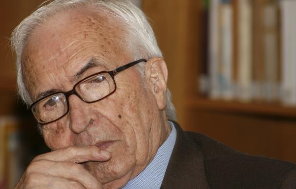 La cultura gallega recuerda al escritor gallego Xosé Neira Vilas en el primer aniversario de su muerte