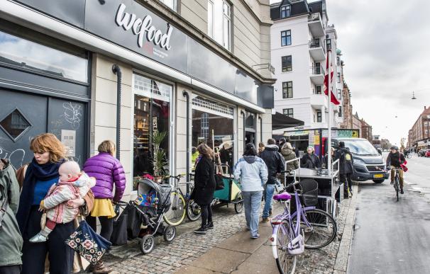 Un supermercado danés se especializa en comida caducada para luchar contra el despilfarro