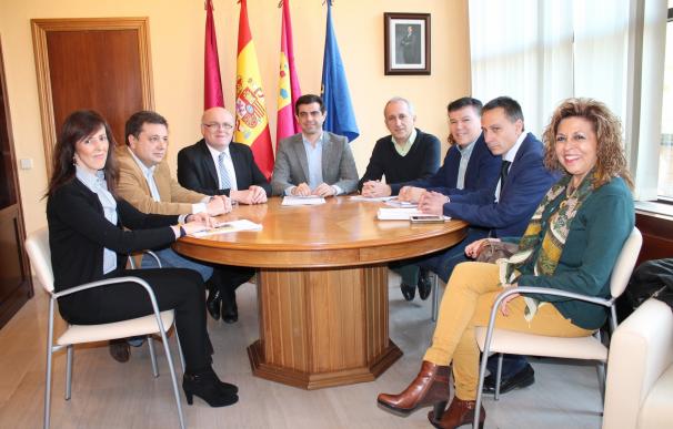 Junta y el Ayuntamiento de Albacete estudian la construcción de tres nuevos colegios y la apertura del Museo del Niño