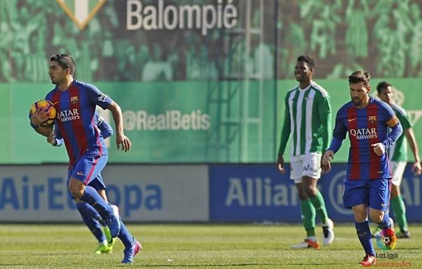 El Betis frena al Barça y Luis Suárez rescata un punto