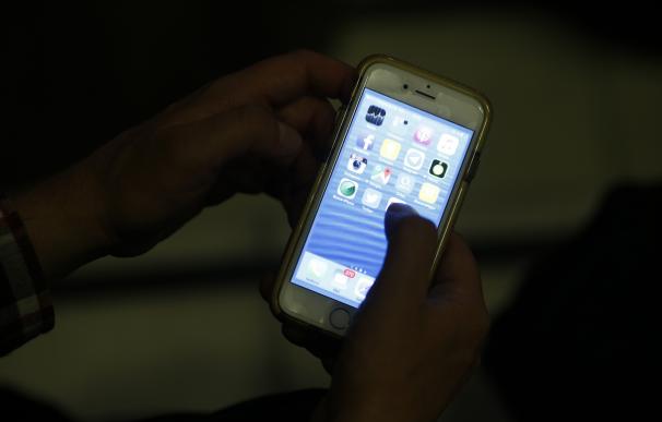 Experto alerta que la proliferación del uso del móvil en jóvenes para redes sociales o chat va en aumento
