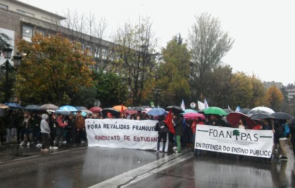 (AM) Cientos de alumnos marchan por toda Galicia para exigir la supresión de las 'reválidas' y la derogación de la LOMCE